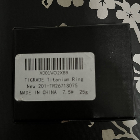 Titanium ring - Picture 9 of 9